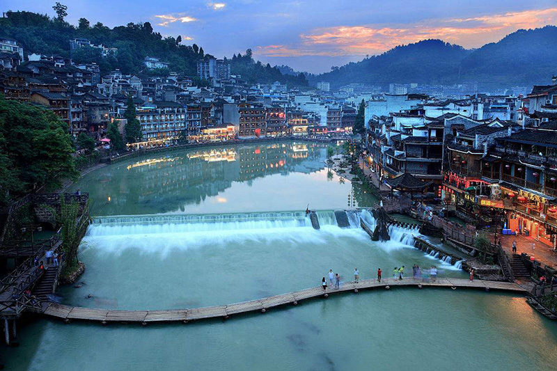 【抖音最火景點芙蓉鎮】深圳企業團隊旅遊/會獎旅遊策劃活動公司